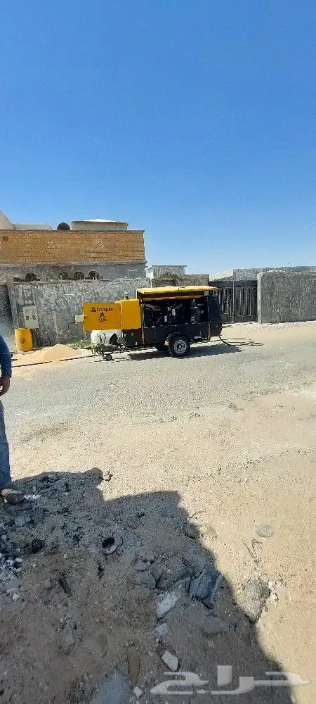 ازاله الصبغ القديم بالرمل وتخشين خرسانه 2