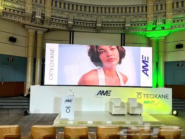 شاشات عرضيه تفاعليه عملاقه 0