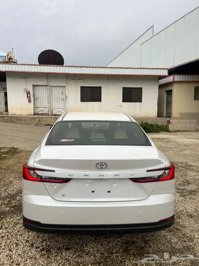 تويوتا كامري E بنزين ابيض داخل بيج 2025 2