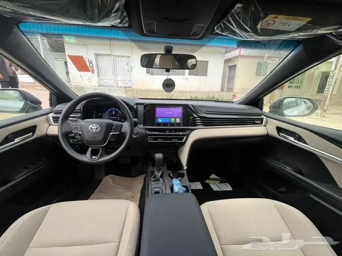 تويوتا كامري E بنزين ابيض داخل بيج 2025 3