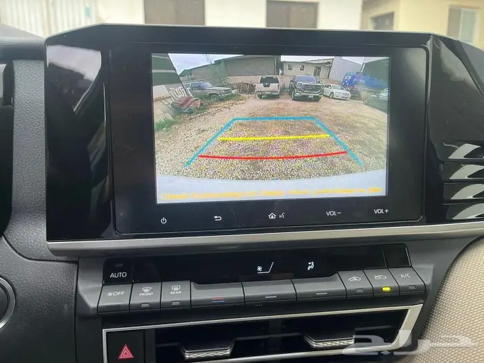 تويوتا كامري E بنزين ابيض داخل بيج 2025 11