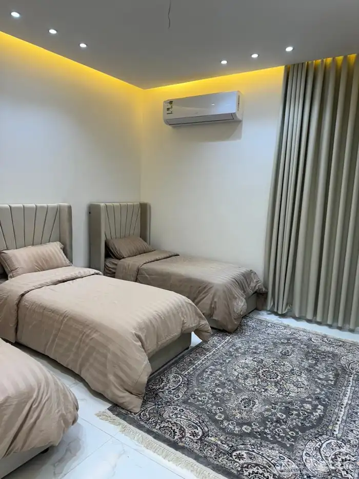 شقة روف سطح واسع مفروشة تأجير محجوزه إلى 29 ذو الحجه 2