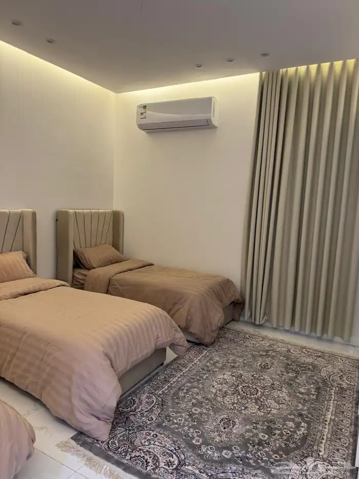 شقة روف سطح واسع مفروشة تأجير محجوزه إلى 29 ذو الحجه 4