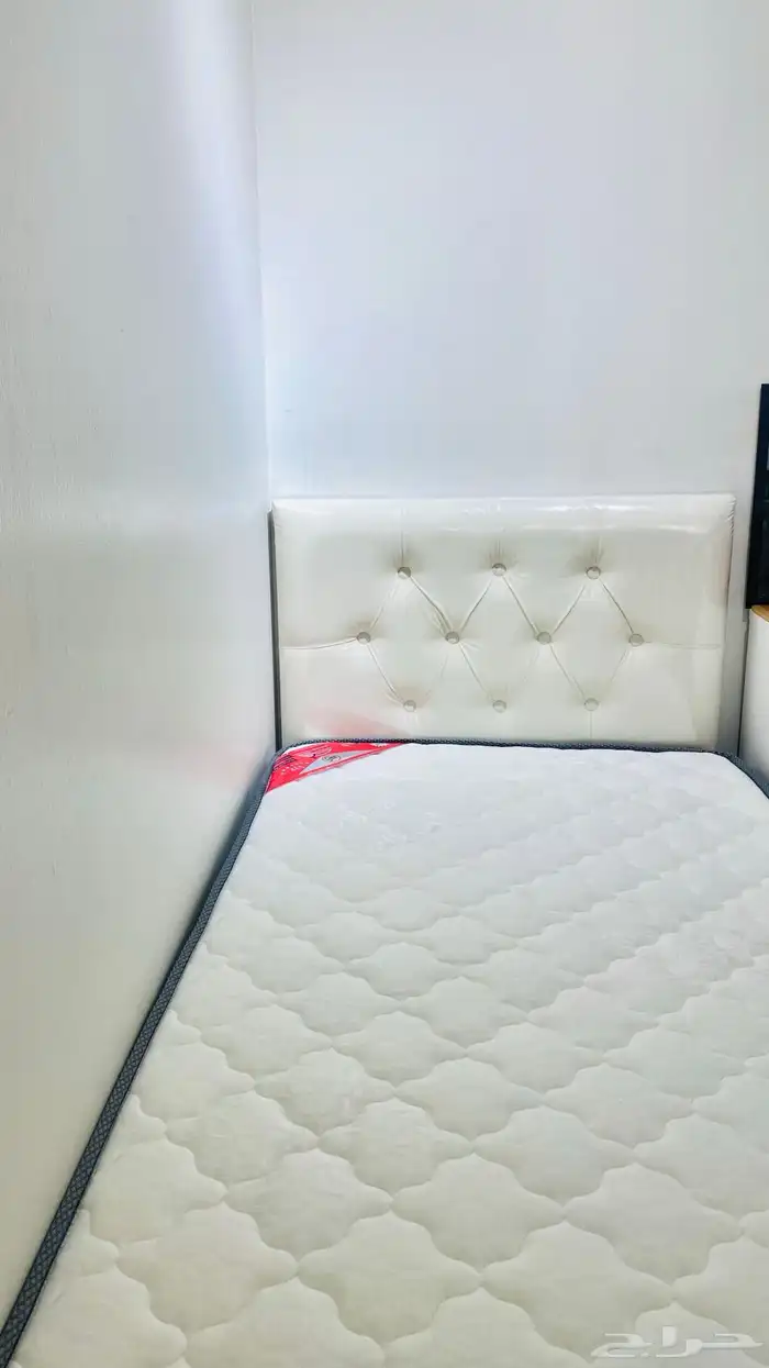 سرير فندقي فاخر تصميم ايكيا مع مرتبة مريحة و لباد 3
