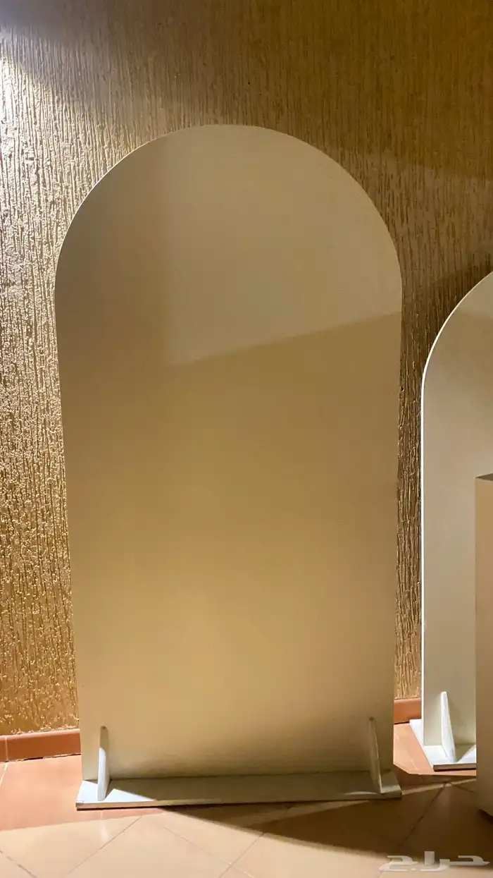 للبيع طاولات 0