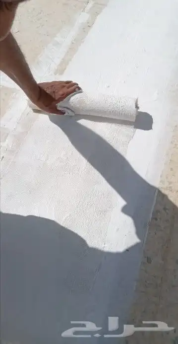 معلم ومقاول عازل الاسطوح والخزانات المائية. 1