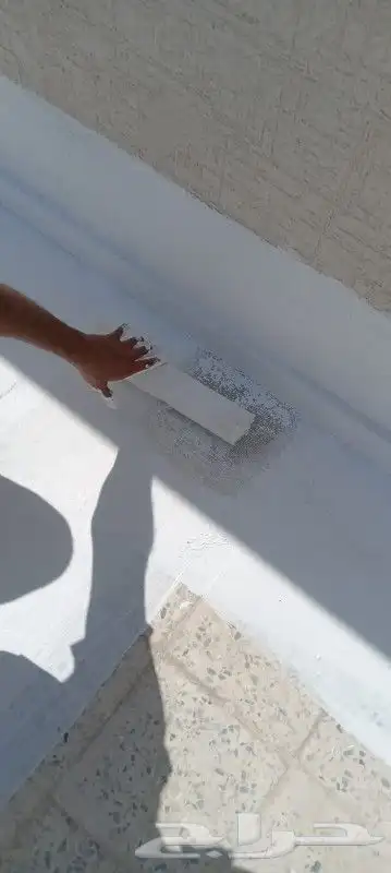 معلم ومقاول عازل الاسطوح والخزانات المائية. 4