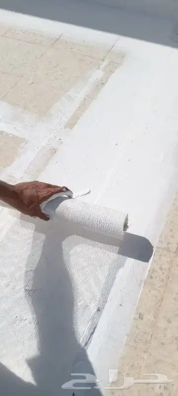 معلم ومقاول عازل الاسطوح والخزانات المائية. 2