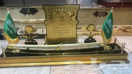 هدايا دروع بشوت مشالح سيوف 11