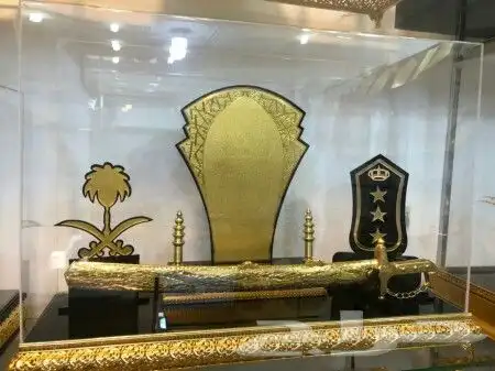 هدايا دروع بشوت مشالح سيوف 14