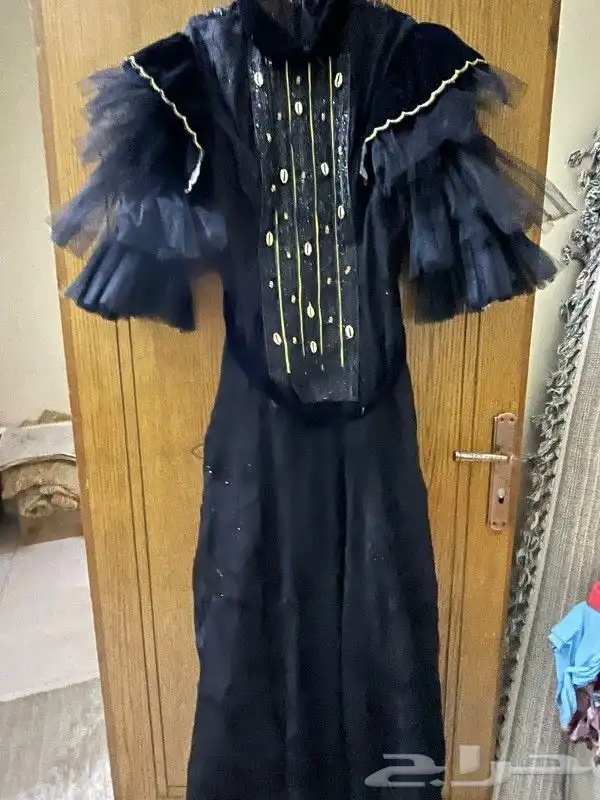 فستان لبسة وحدة فصلتو 1500 و ابيعها 300 5