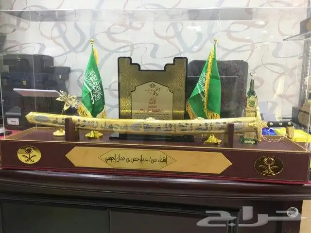 هدايا فخمة دروع بشوت مشالح سيوف 8