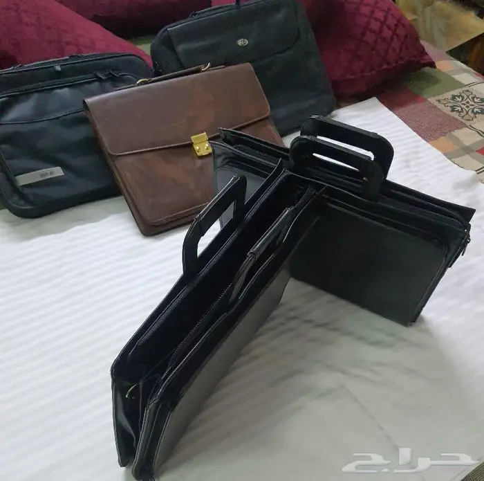 شنطة يدوية وشنطة لاب توب وحافظة دفتر وقلم مختلفة الأشكال 2