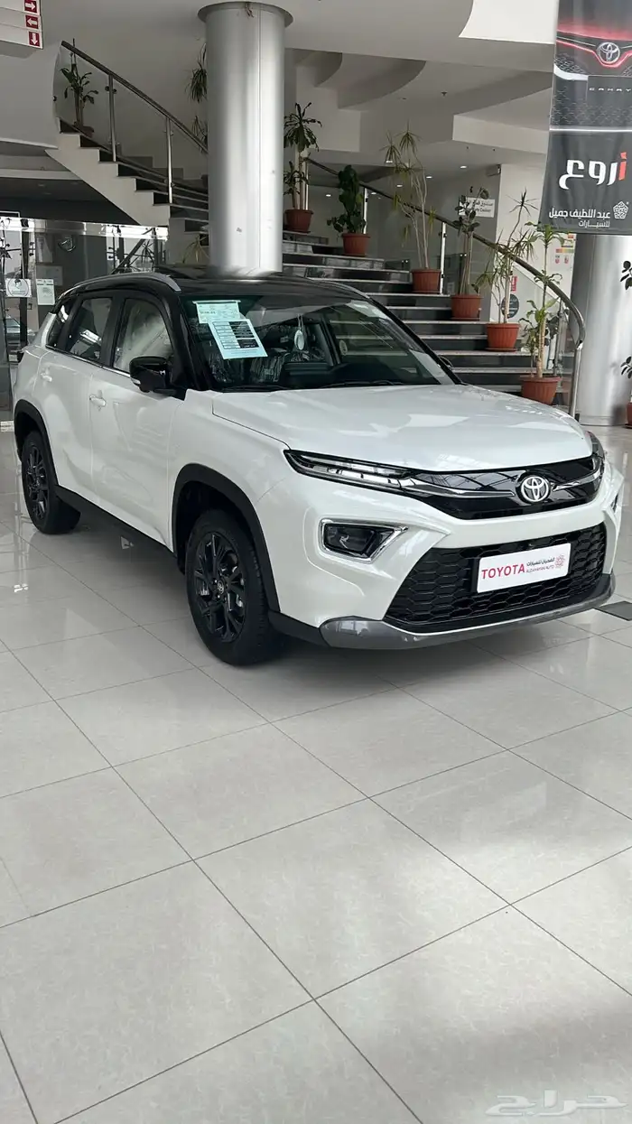 تويوتا أوربان GLX فتحة سقف بانوراما 2026 0