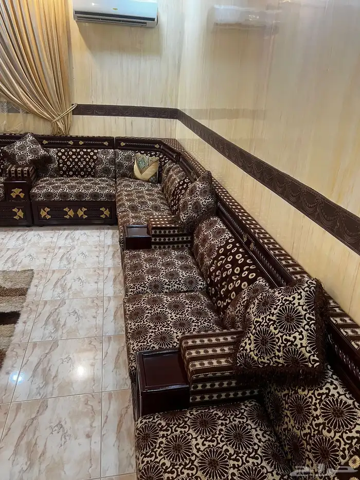 كنب مجلس نظيف جدا للبيع 5