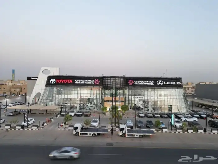 تويوتا أوربان GLX فتحة سقف بانوراما 2026 1