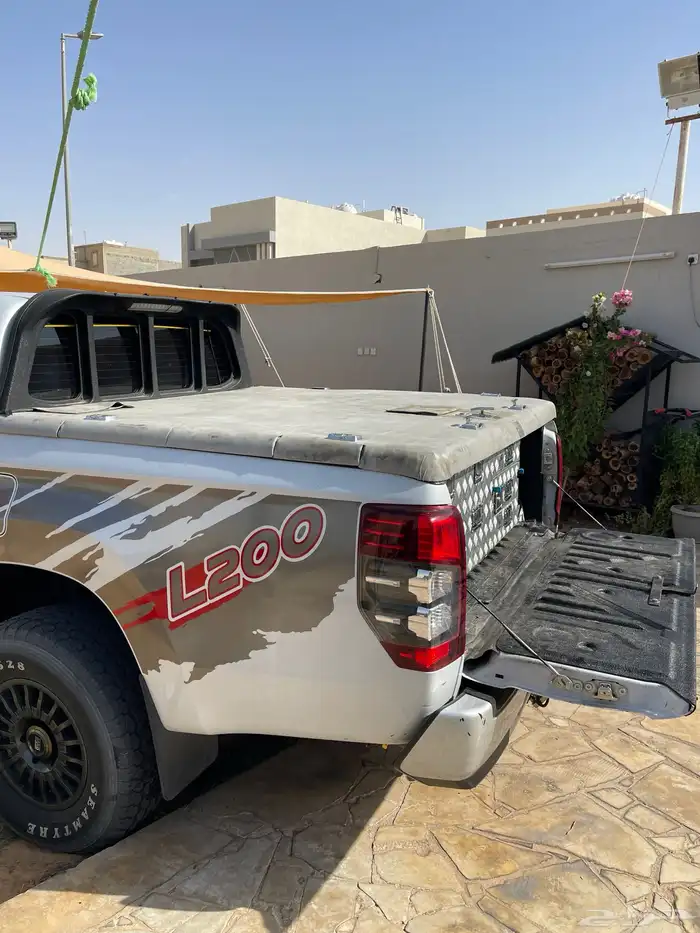 طبق ميستوبيشي l200 المطور شرايح مع اضائه داخليه وعازل 10