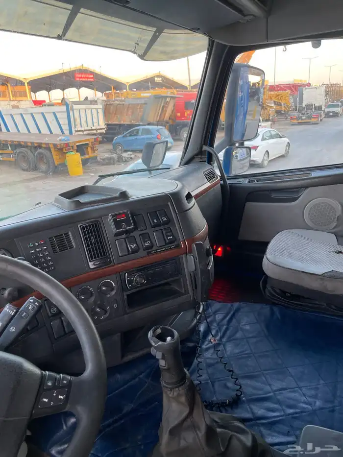 راس شاحنة فولفو 2005 بطاقة جمركية 12