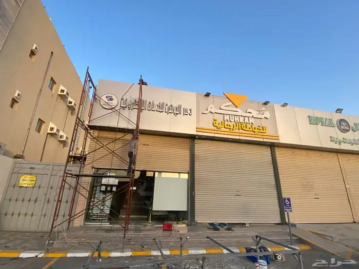 خطاط لوحات اعلانيه حروف بارزه بنرات استيكرات كلادينج 33