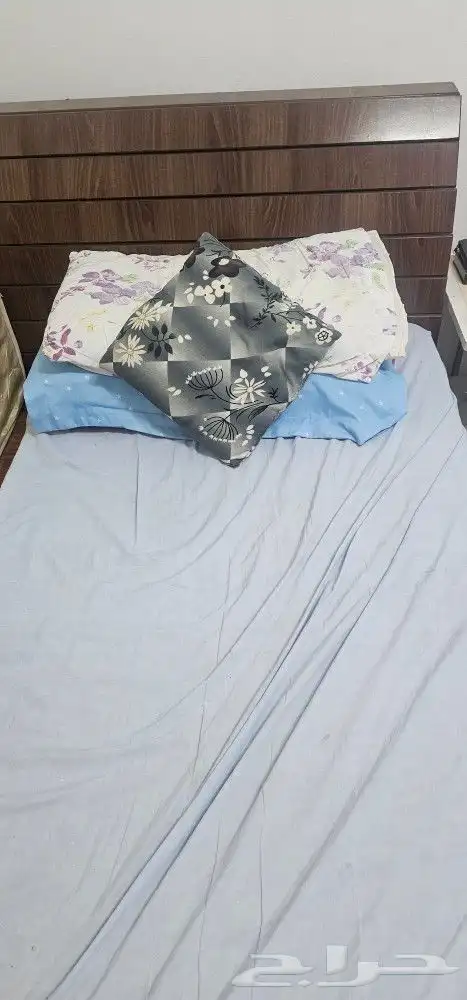 ثلاجة وسرير وانترية للبيع 3