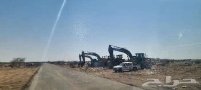 للايجار بوكلين حفار و دقاق مقاسات كبيرة 480 320 220 للع 3