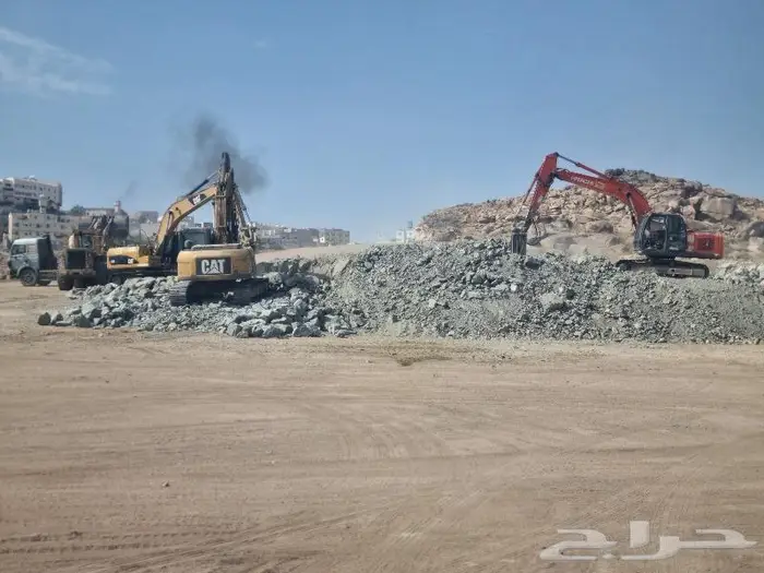 للايجار بوكلين حفار و دقاق مقاسات كبيرة 480 320 220 للع 2