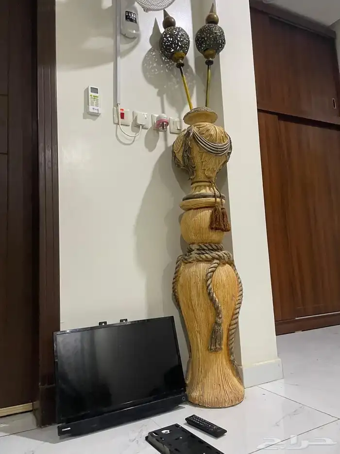 شاشه تلفزيون وتحفه 100 ريال 2