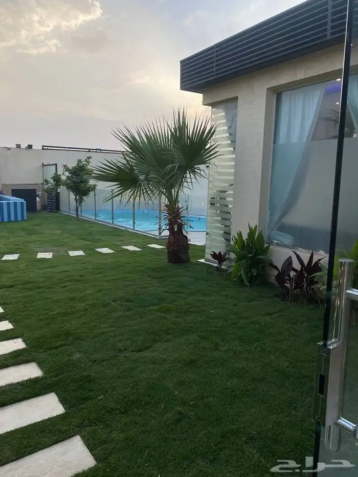 شاليه بمسبحين في الرمال 8