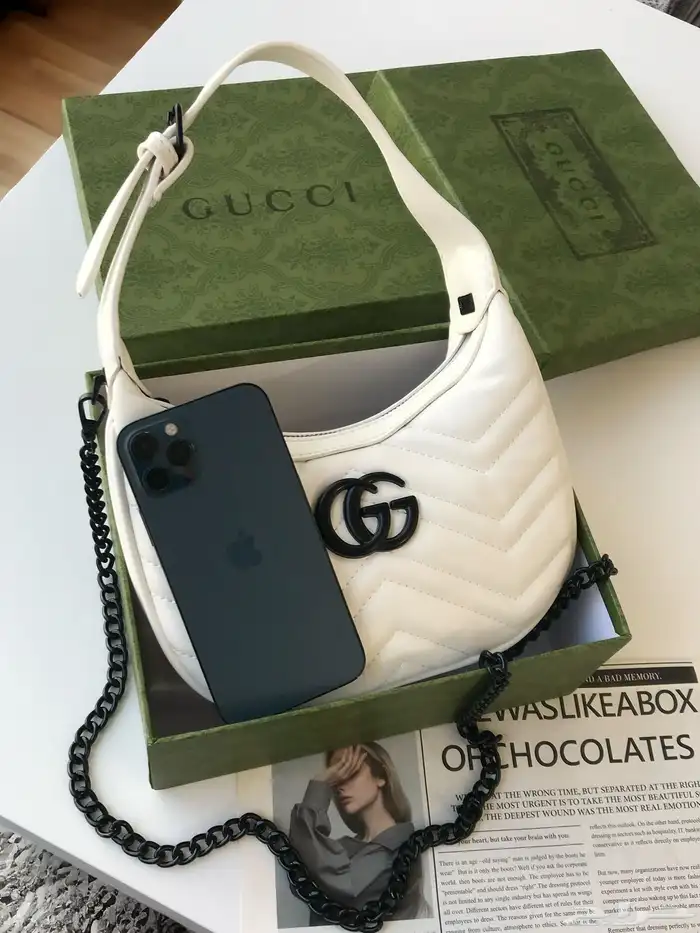 شنط قوتشي شامل التوصيل ودفع عند الاستلام 55