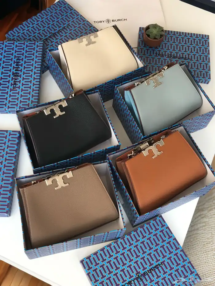 متجر شناط نسائية ماركه 23