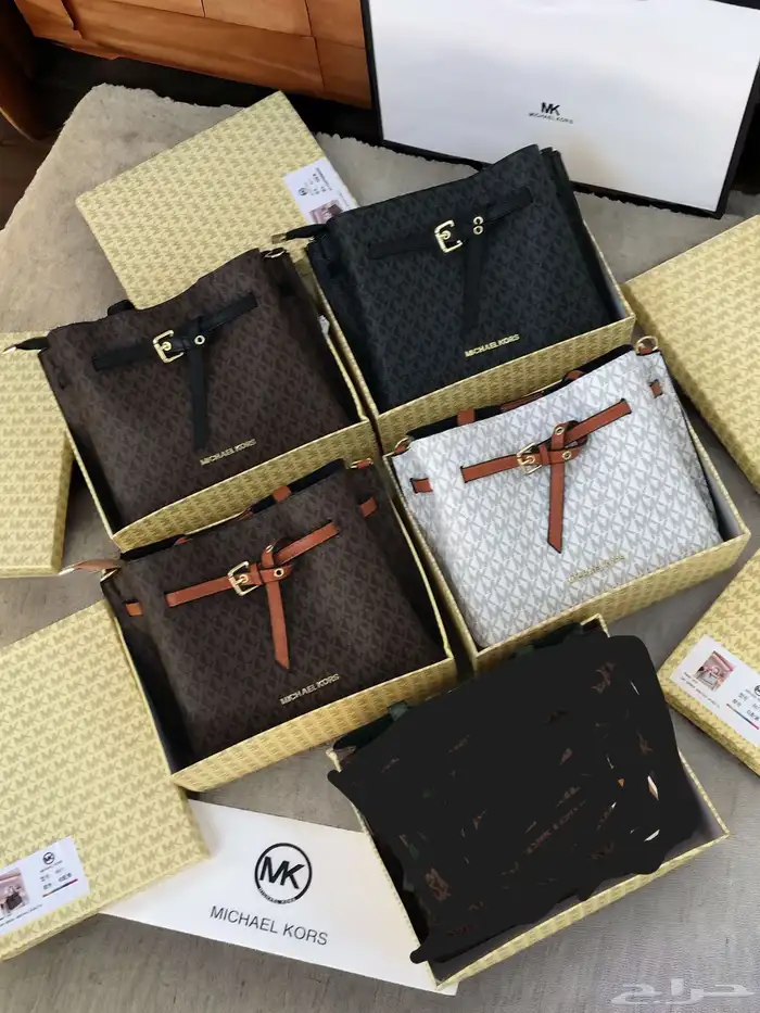 متجر شناط نسائية ماركه 8