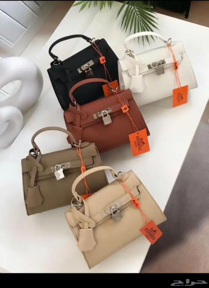 متجر شناط نسائية ماركه 17