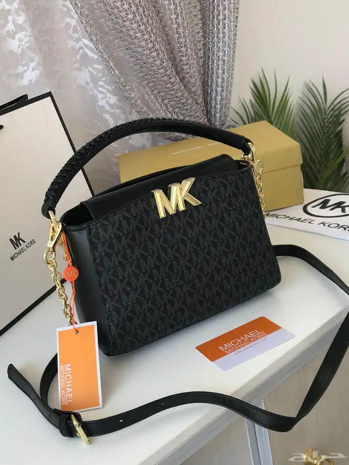 متجر شناط نسائية ماركه 9