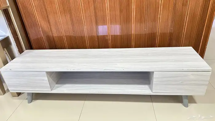 طاولات 2 تلفزيون و4 طاولات خدمة للبيع 2