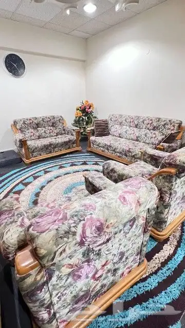 مجلس للبيع شبه جديد يحتاج فقط لتنظيف بالرياض حي ام سليم 9