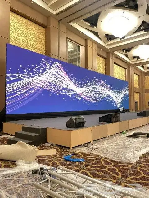 شاشات عرضيه تفاعليه عملاقه 5