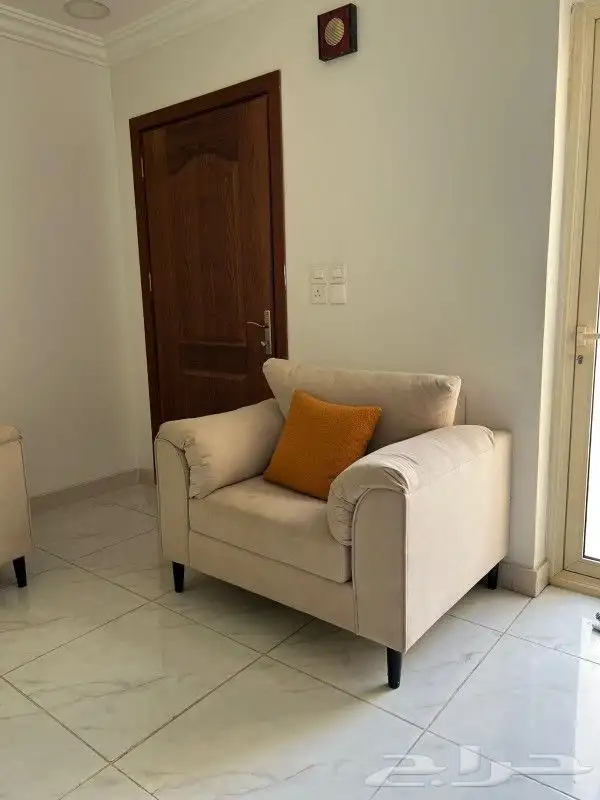 كنب جديد للبيع ثلاث قطع 2