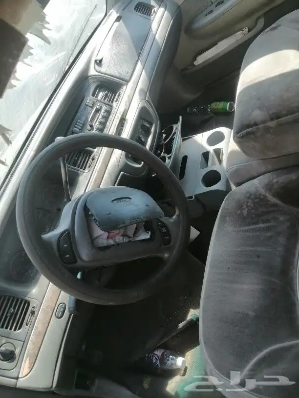 تشليح الحمدانيه فورد فكتوريا 2002للبيع قطع غيار فقط 4