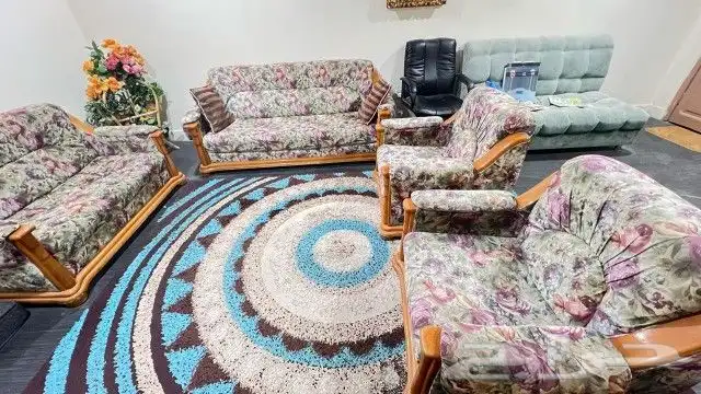مجلس للبيع شبه جديد يحتاج فقط لتنظيف بالرياض حي ام سليم 7