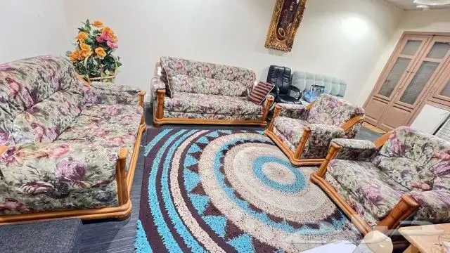مجلس للبيع شبه جديد يحتاج فقط لتنظيف بالرياض حي ام سليم 2