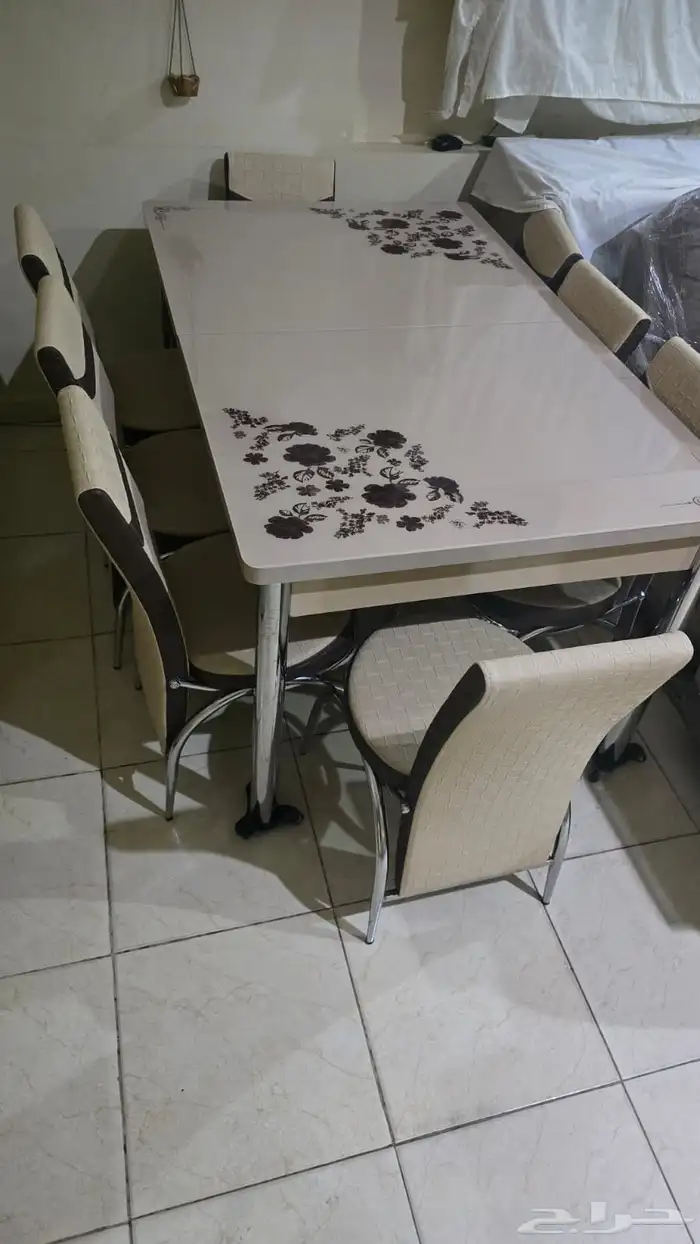طاولة طعام 2