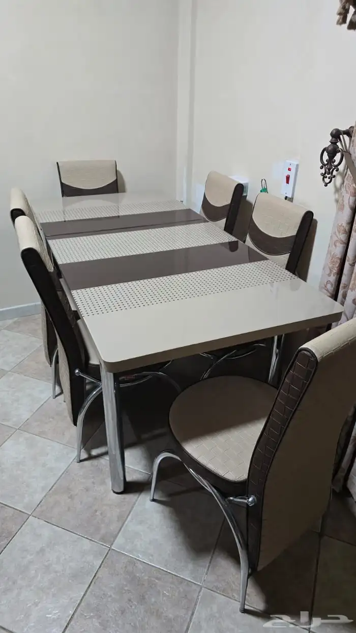 طاولة طعام 0