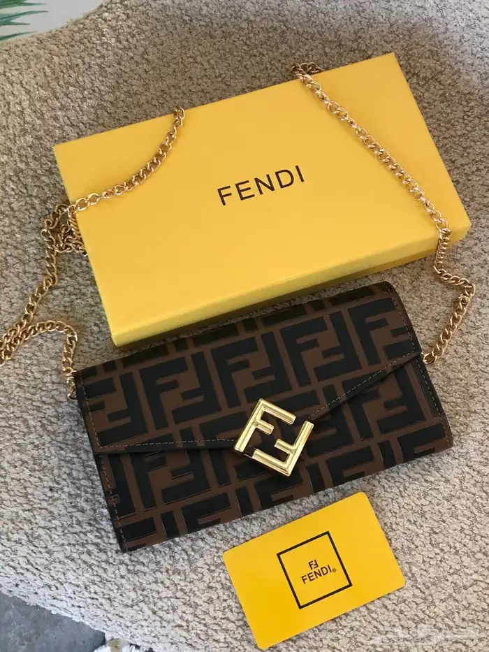 متجر شناط نسائية ماركه 16