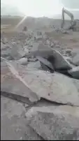 كمبريشات لتفتيت الصخور وبكلينات لقص الأراضي وبنأ جدرانات 2