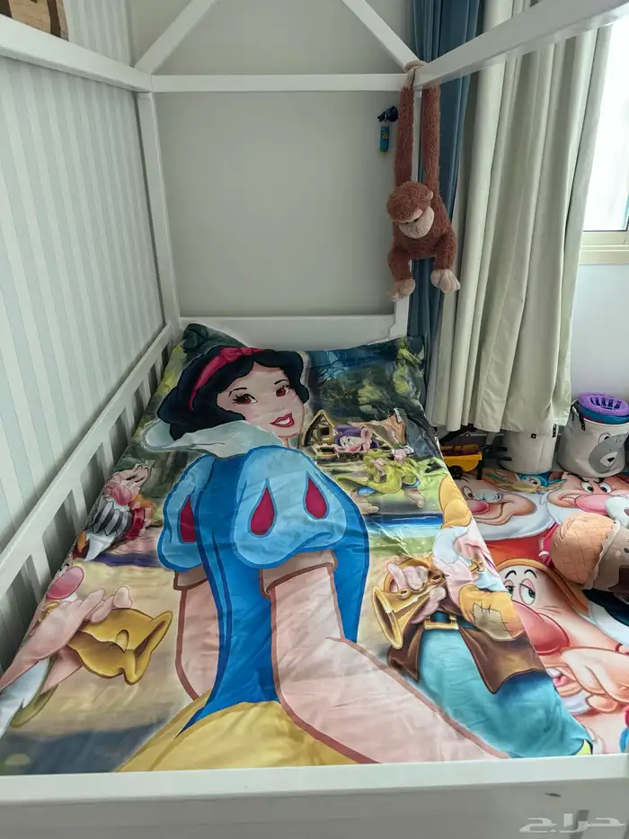 سجادة وغطاء سنو وايت شبه جديد استعمال بسيط جدا 0