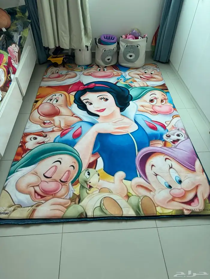 سجادة وغطاء سنو وايت شبه جديد استعمال بسيط جدا 1