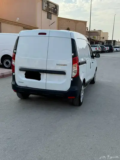 فان رينو دوكر فان 2022 زجاج كهرب 4