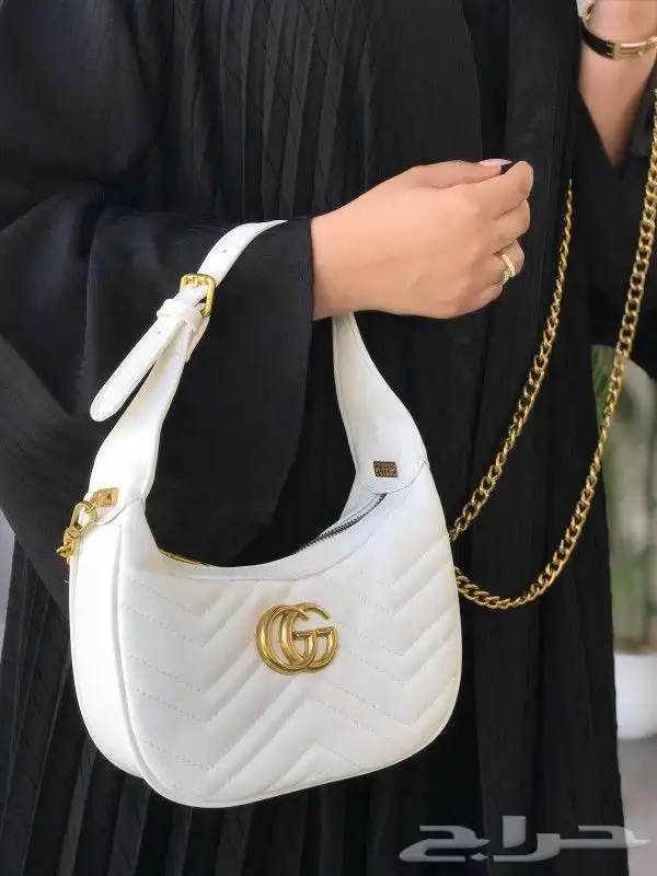 شنط قوتشي ماستر كوالتي جملة وقطاعي فضي وذهبي واسود 28