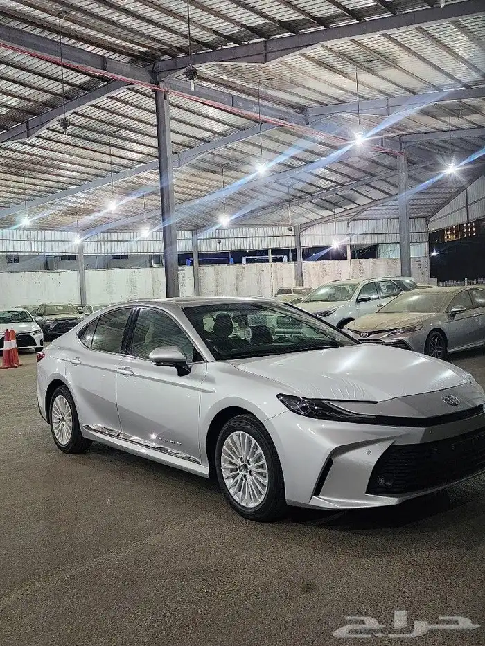 تويوتا كامريLE بنزين موديل 2025 2