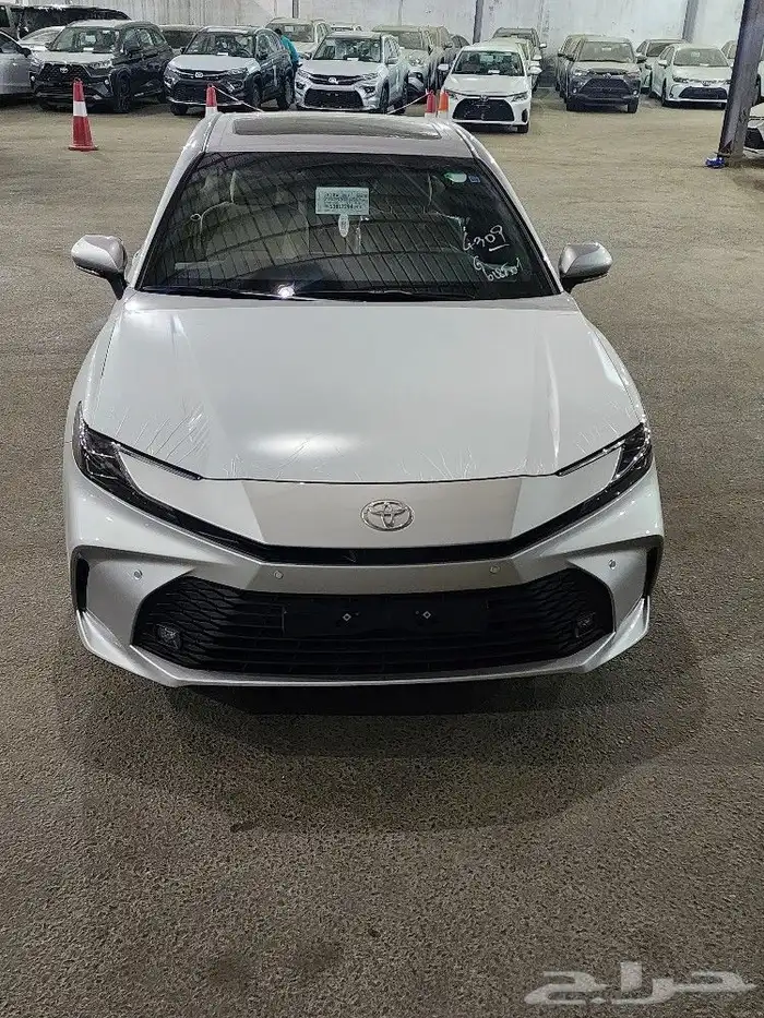 تويوتا كامريLE بنزين موديل 2025 6